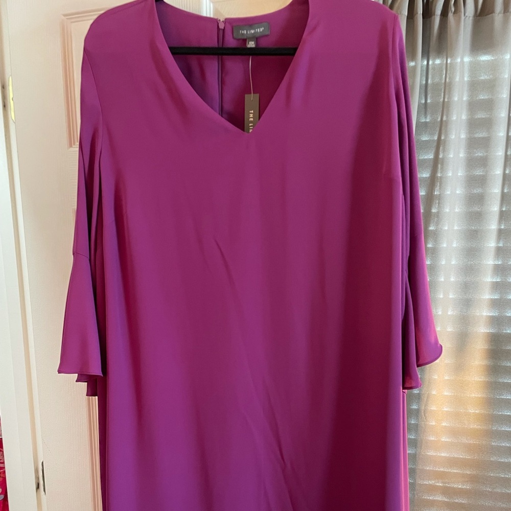 The Limited Dress w 3/4 Bell Sleeve